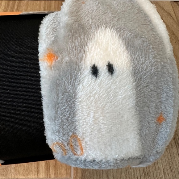 Halloween Ghost Printed Plush Throw Blanket Gray/Ivory - Hyde & EEK! - Picture 8 of 11